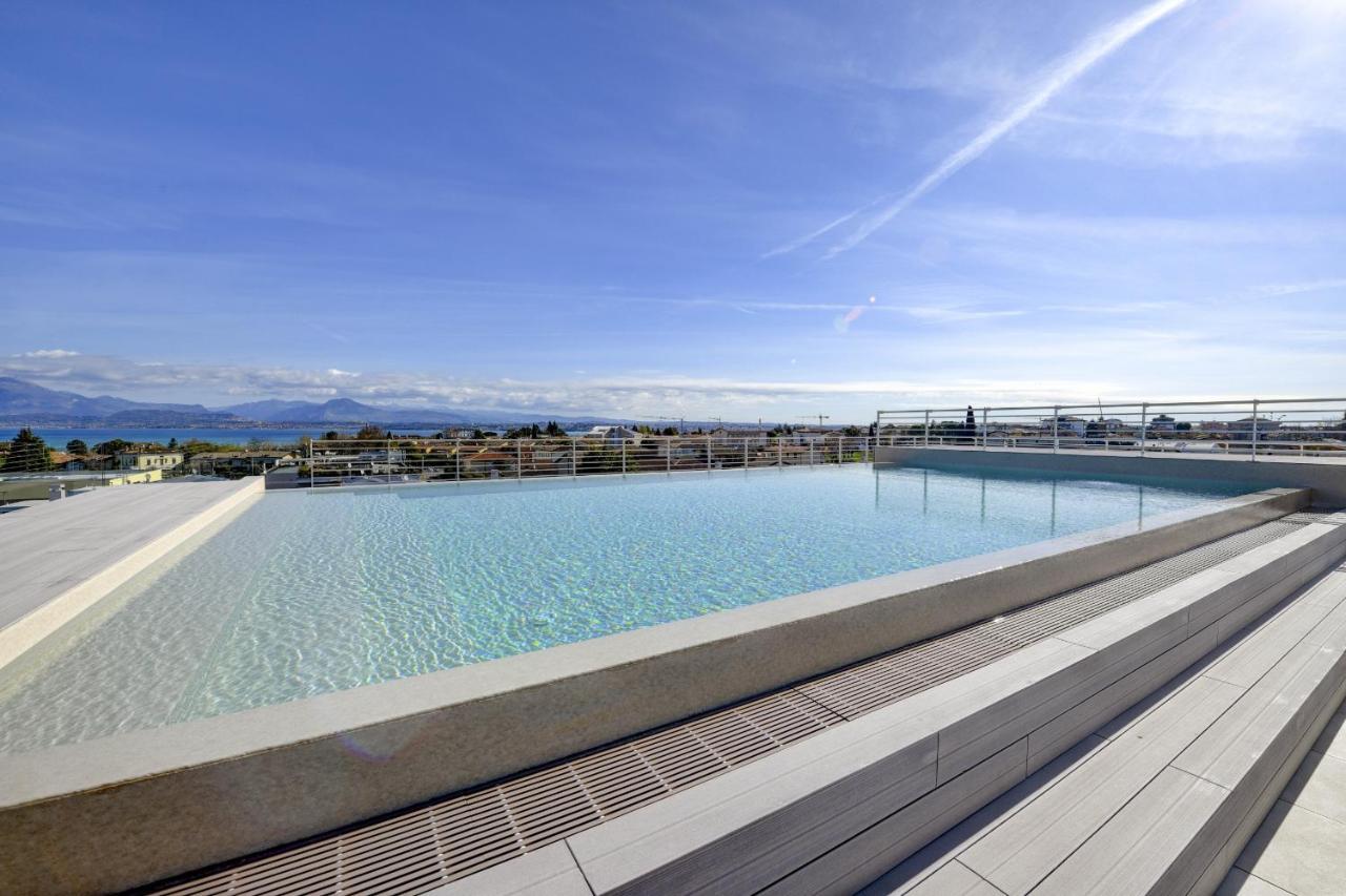 Opalia Residence - Garda Lake Lifestyle Apartment Peschiera del Garda Exterior photo